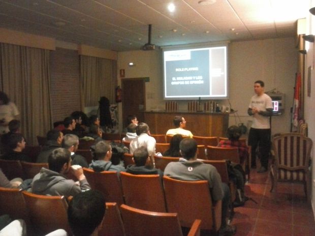 Clase magistral del Colectivo Azálvaro a los futuros capataces forestales segovianos sobre muladares